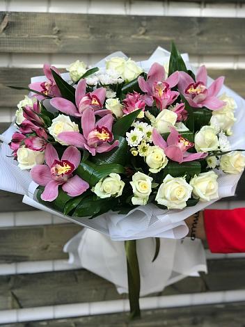 Букет цветов из: Розы и Хризантемы во Владикавказе