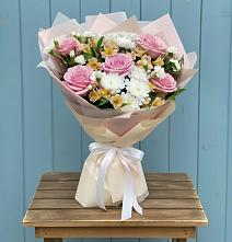 Букет цветов из:  Гвоздики, Орхидеи и Розы во Владикавказе