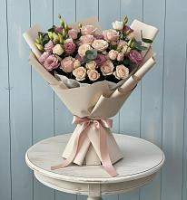 Букет цветов из:  Розы и Лизиантусы во Владикавказе