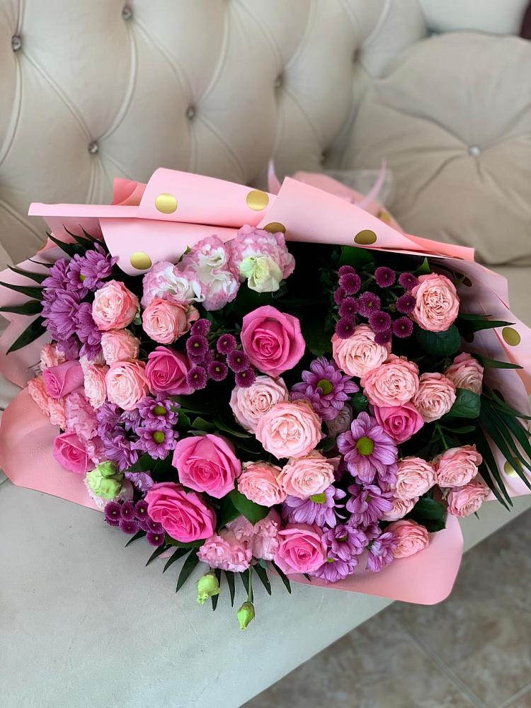 Букет цветов из: Хризантемы, Розы и Лизиантусы во Владикавказе