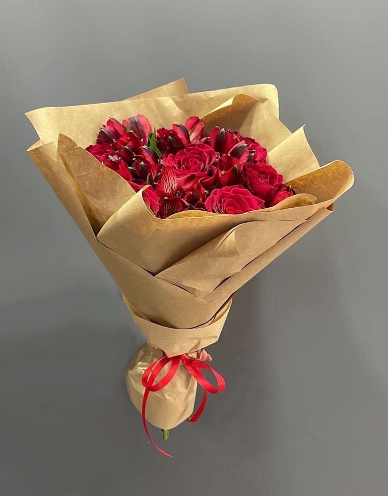 Букет цветов из: Альстромерии и Розы во Владикавказе