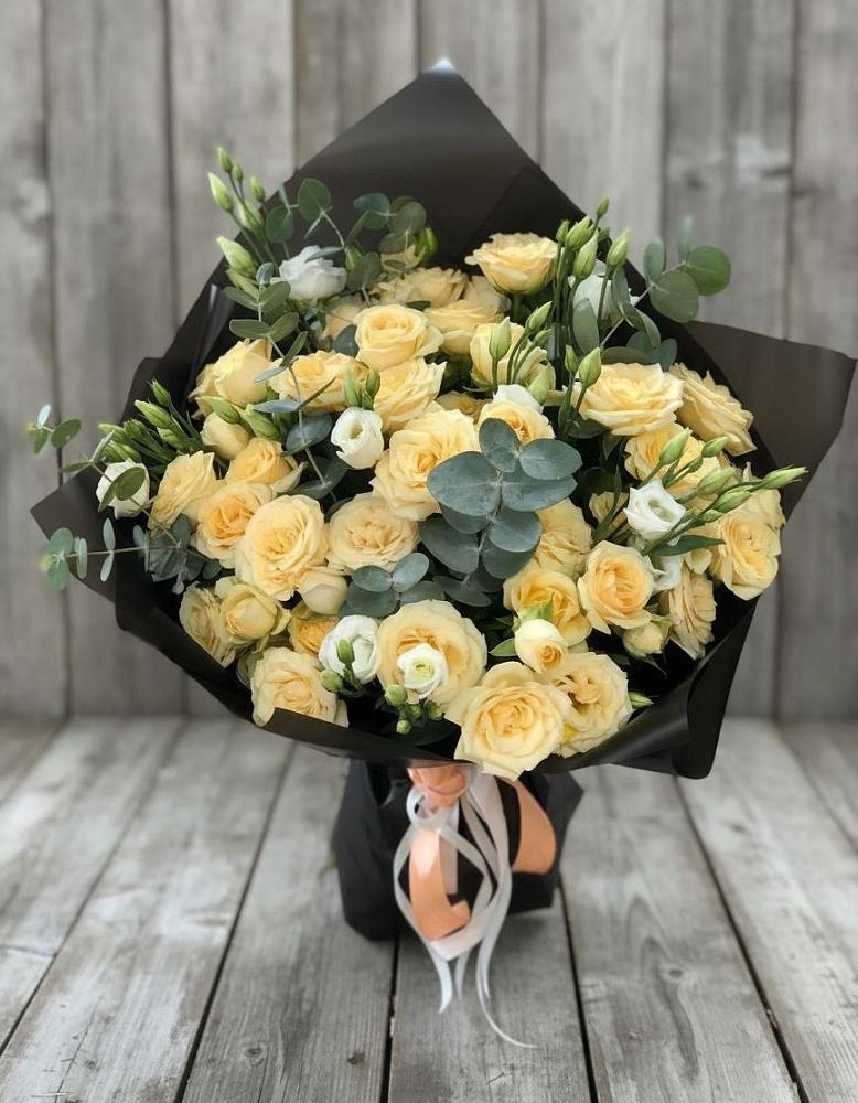 Букет цветов из: Розы и Лизиантусы во Владикавказе