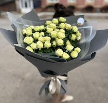 Букет Белые кустовые розы Солинеро во Владикавказе