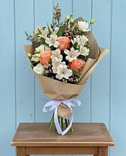 Букет цветов из:  Альстромерии, Лизиантусы, Розы и Хризантемы во Владикавказе