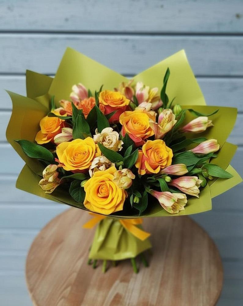 Букет цветов из: Альстромерии и Розы во Владикавказе