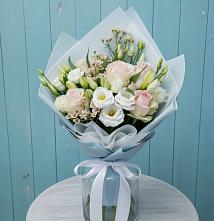 Букет цветов из:  Розы и Лизиантусы во Владикавказе