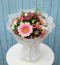 Букет цветов из:  Герберы, Альстромерии и Лизиантусы во Владикавказе